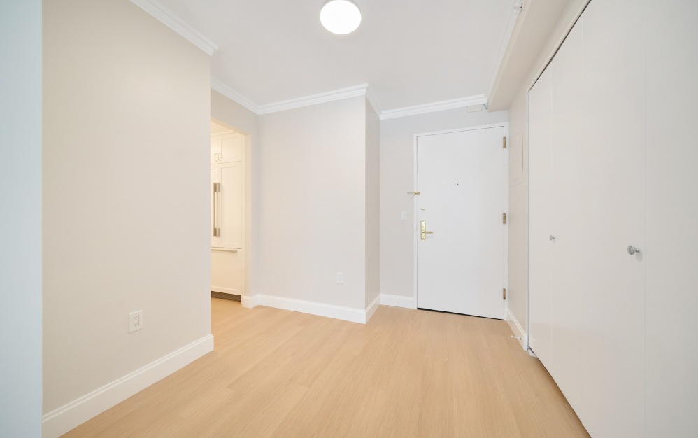 10J - 1 bedroom floorplan layout with 1 bathroom and 702 square feet (Floor 13)