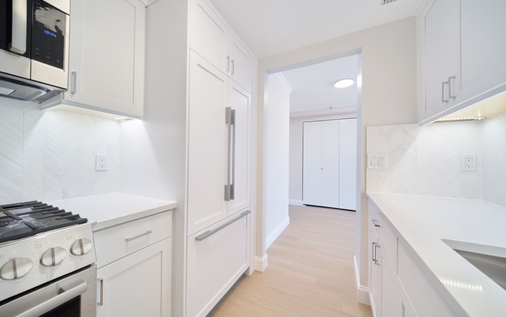 10J - 1 bedroom floorplan layout with 1 bathroom and 702 square feet (Floor 5)
