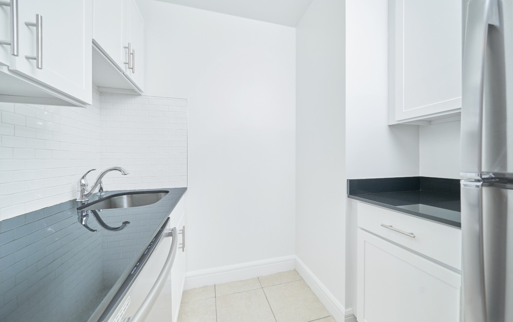 14G - 1 bedroom floorplan layout with 1 bathroom and 651 square feet (Floor 6)