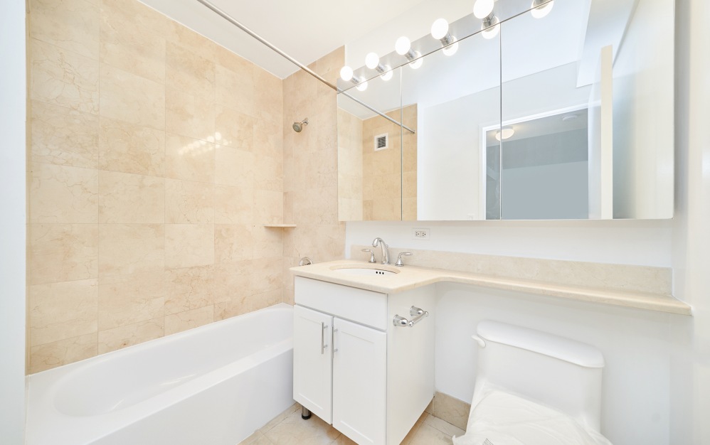 14G - 1 bedroom floorplan layout with 1 bathroom and 651 square feet (Floor 10)