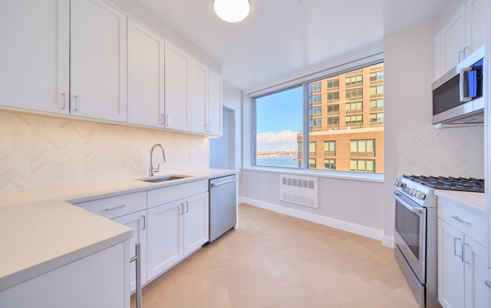18A - 3 bedroom floorplan layout with 3 bathrooms and 1669 square feet (Floor 11)