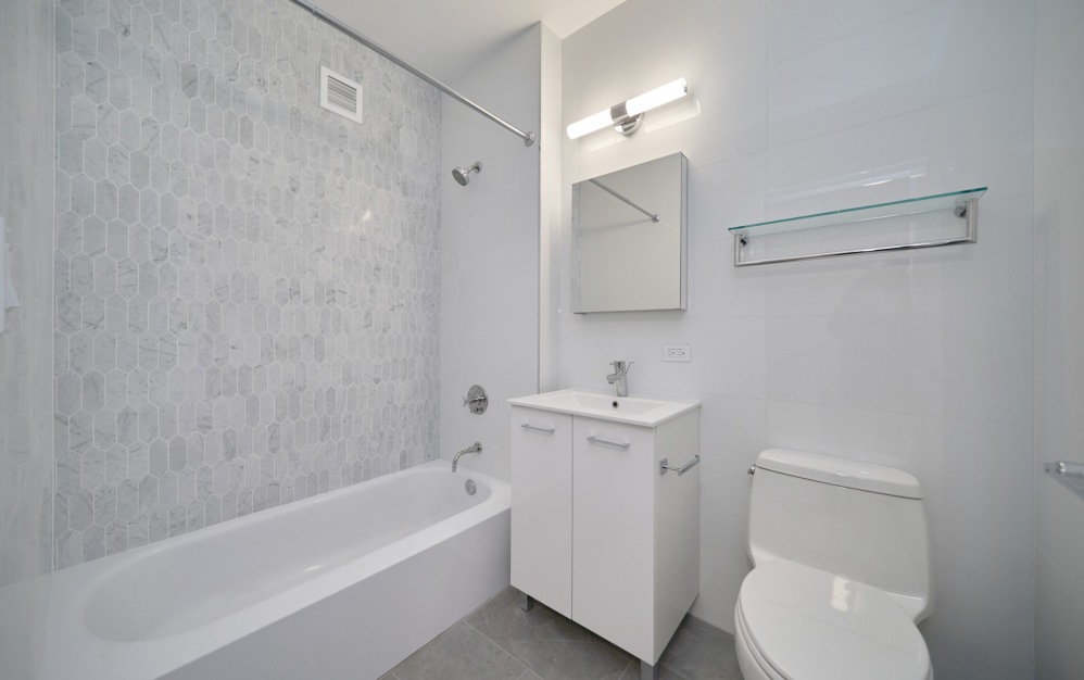 19M  - Studio floorplan layout with 1 bathroom and 585 square feet (Floor 8)