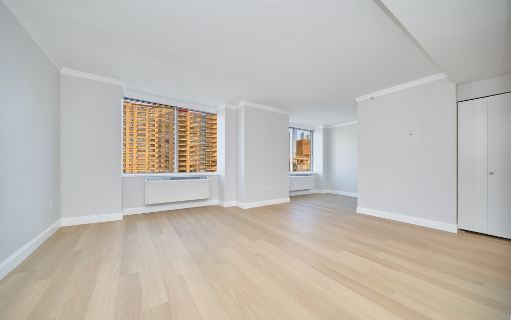 19M  - Studio floorplan layout with 1 bathroom and 585 square feet (Floor 1)