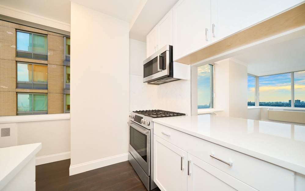 31C - 1 bedroom floorplan layout with 1 bathroom and 814 square feet (Floor 7)