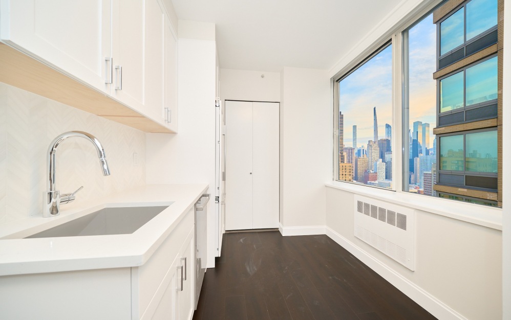 31C - 1 bedroom floorplan layout with 1 bathroom and 814 square feet (Floor 14)