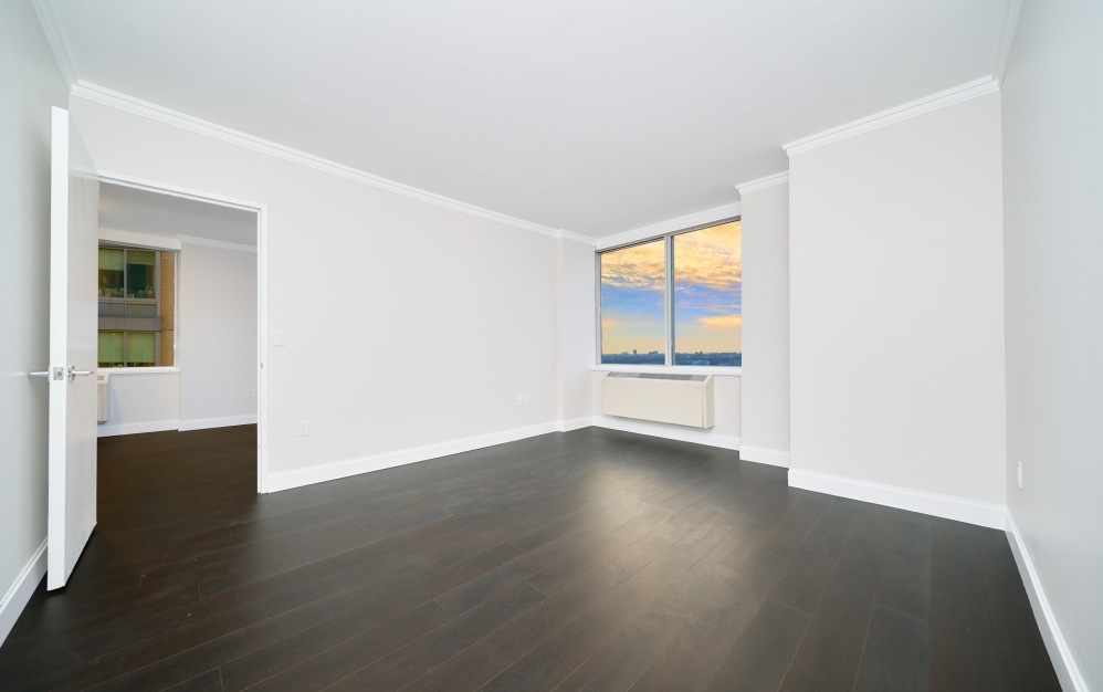 31C - 1 bedroom floorplan layout with 1 bathroom and 814 square feet (Floor 10)