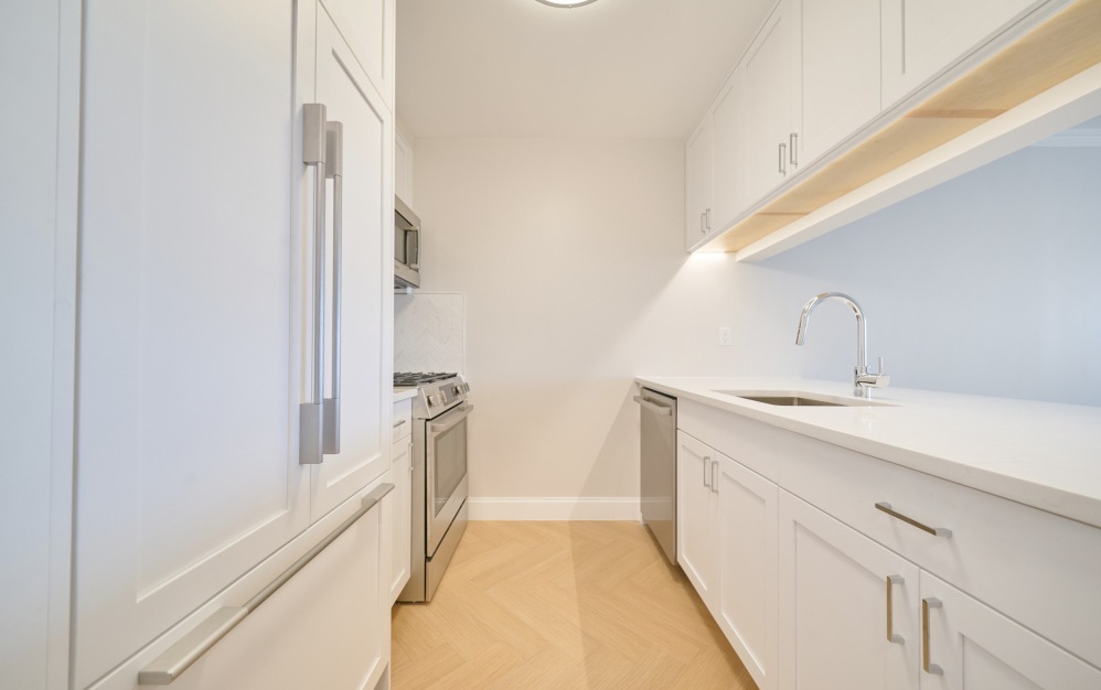 4A - 1 bedroom floorplan layout with 1 bathroom and 825 square feet (Floor 5)