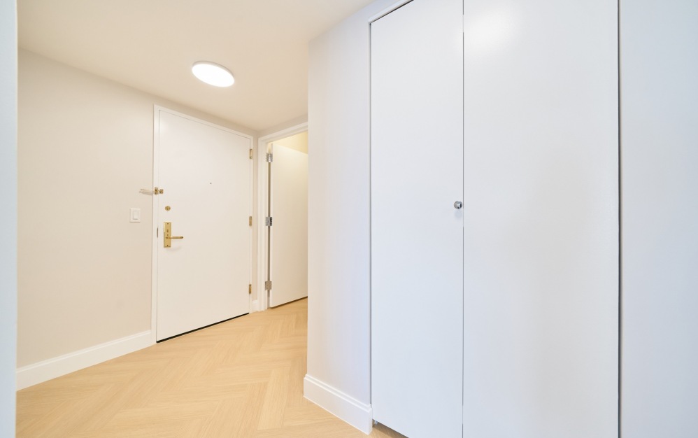 4A - 1 bedroom floorplan layout with 1 bathroom and 825 square feet (Floor 14)