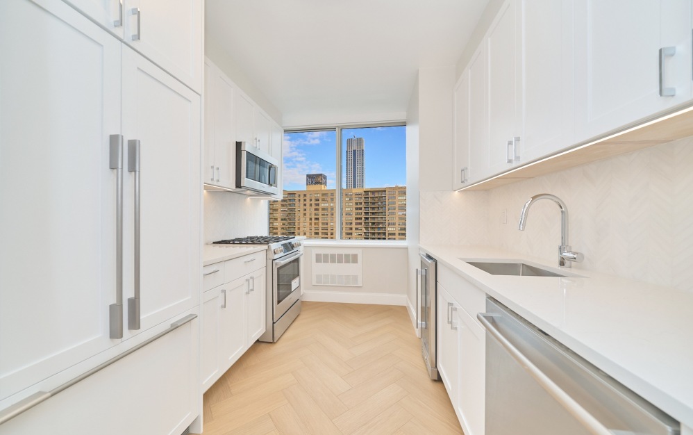 30E - 1 bedroom floorplan layout with 1 bathroom and 905 square feet (Floor 2)