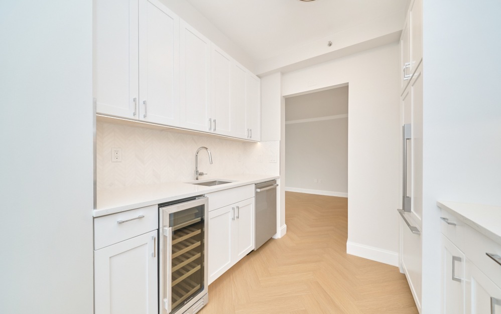 30E - 1 bedroom floorplan layout with 1 bathroom and 905 square feet (Floor 5)