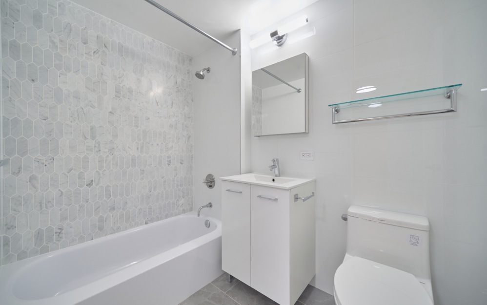 8D - 1 bedroom floorplan layout with 1 bathroom and 634 square feet (Floor 9)
