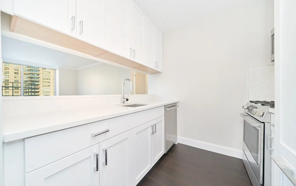 11U - 2 bedroom floorplan layout with 2 bathrooms and 1081 square feet (Floor 7)