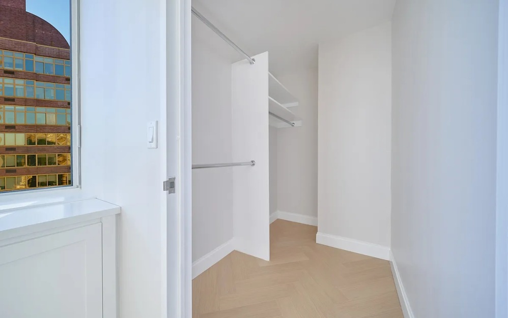 32F - 2 bedroom floorplan layout with 2 bathrooms and 1207 square feet (Floor 18)