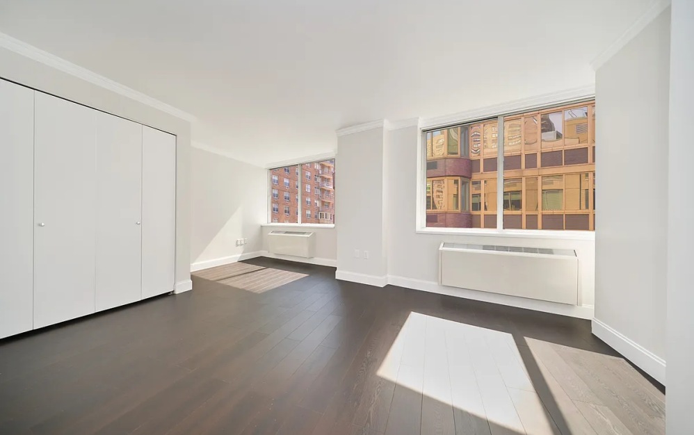 302 - Studio floorplan layout with 1 bathroom and 492 square feet (Floor 3)