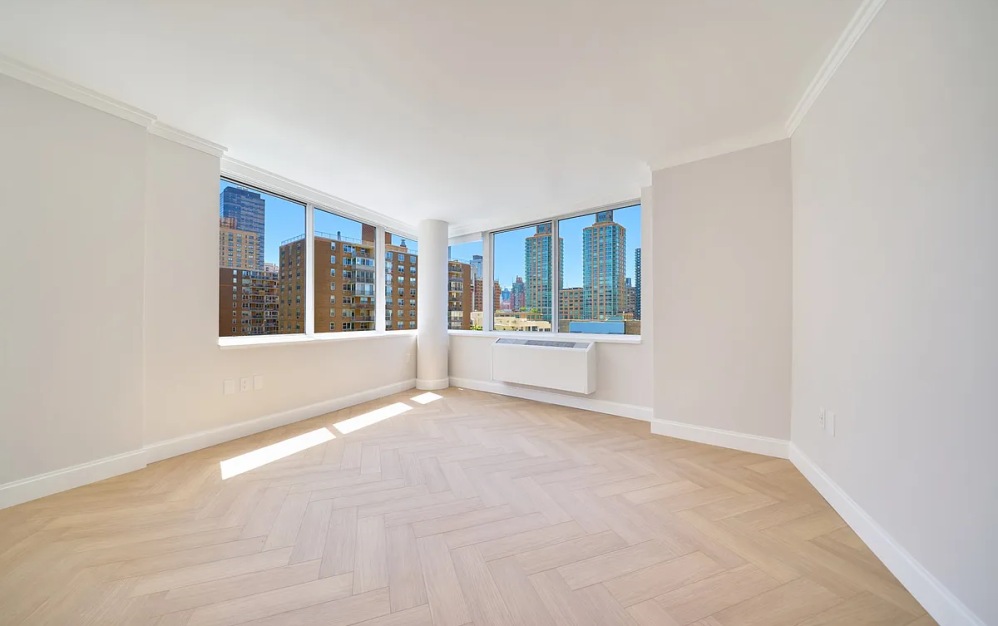17U - 2 bedroom floorplan layout with 2 bathrooms and 1081 square feet (Floor 11)
