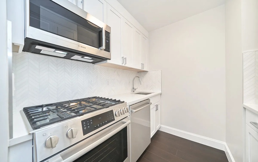15G - 1 bedroom floorplan layout with 1 bathroom and 651 square feet (Floor 6)