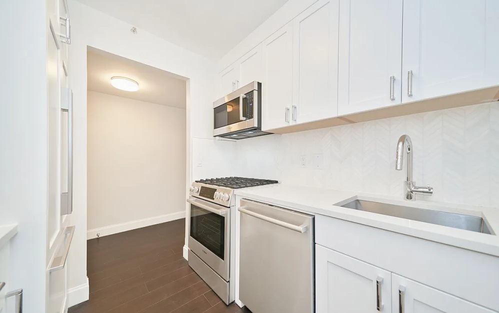 15G - 1 bedroom floorplan layout with 1 bathroom and 651 square feet (Floor 7)