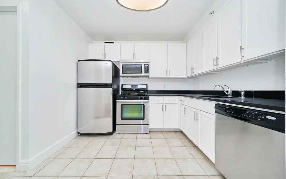 12F - Studio floorplan layout with 1 bathroom and 421 square feet (Floor 7)