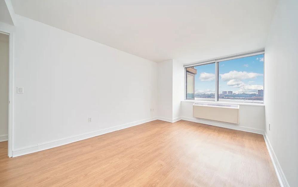 16P - 1 bedroom floorplan layout with 1 bathroom and 818 square feet (Floor 12)