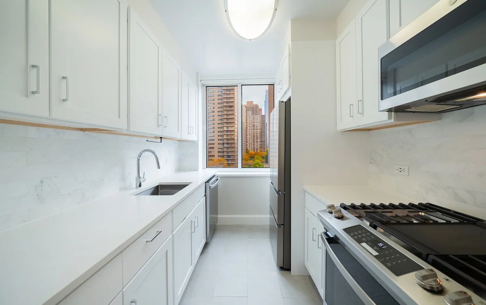 1405 - 1 bedroom floorplan layout with 1 bathroom and 778 square feet (Floor 8)