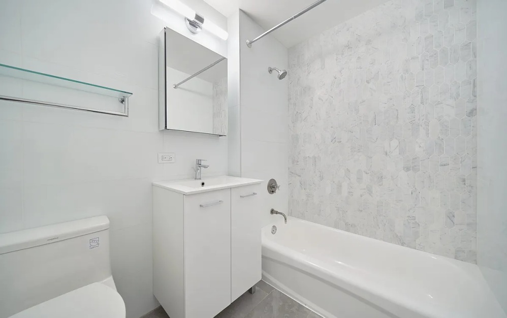 15P - 1 bedroom floorplan layout with 1 bathroom and 818 square feet (Floor 11)