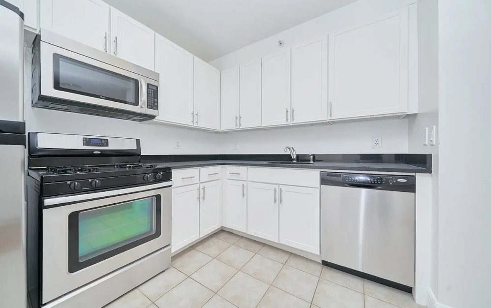 12F - Studio floorplan layout with 1 bathroom and 421 square feet (Floor 8)