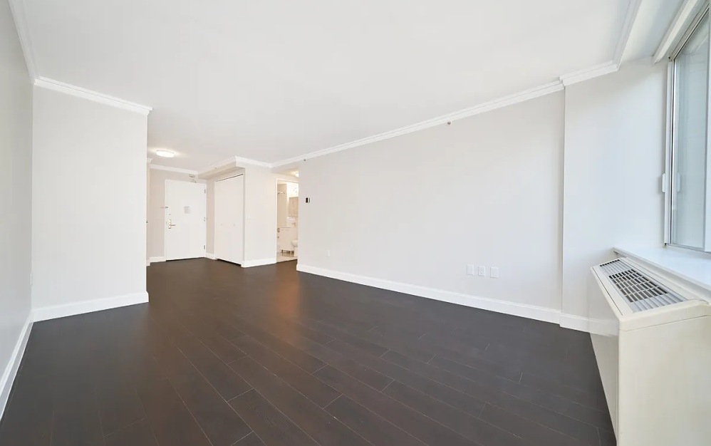 15J - 1 bedroom floorplan layout with 1 bathroom and 702 square feet (Floor 5)