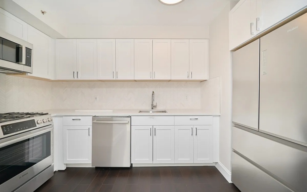 302 - Studio floorplan layout with 1 bathroom and 492 square feet (Floor 8)