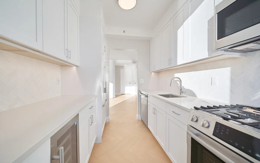 32F - 2 bedroom floorplan layout with 2 bathrooms and 1207 square feet (Floor 9)