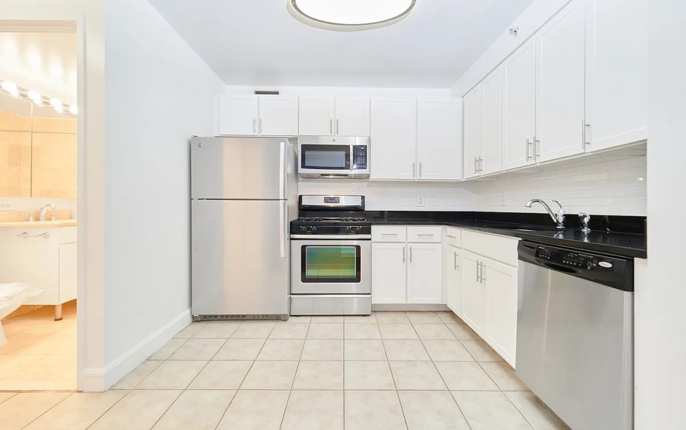 6F - Studio floorplan layout with 1 bathroom and 421 square feet (Floor 4)