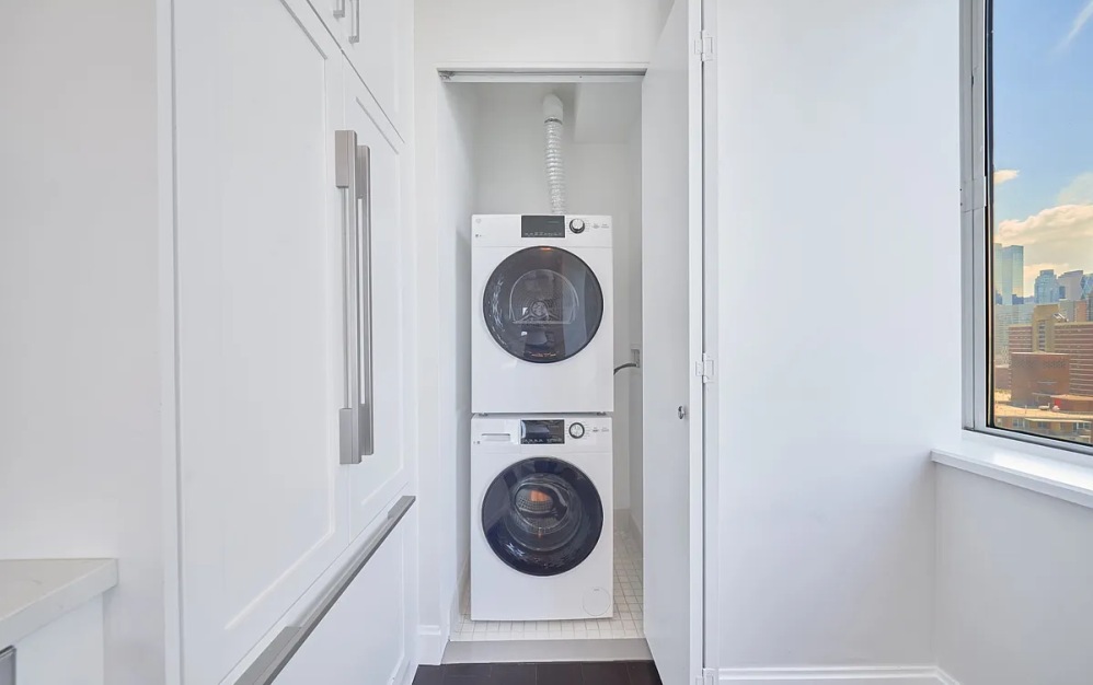 23C - 1 bedroom floorplan layout with 1 bathroom and 814 square feet (Floor 8)