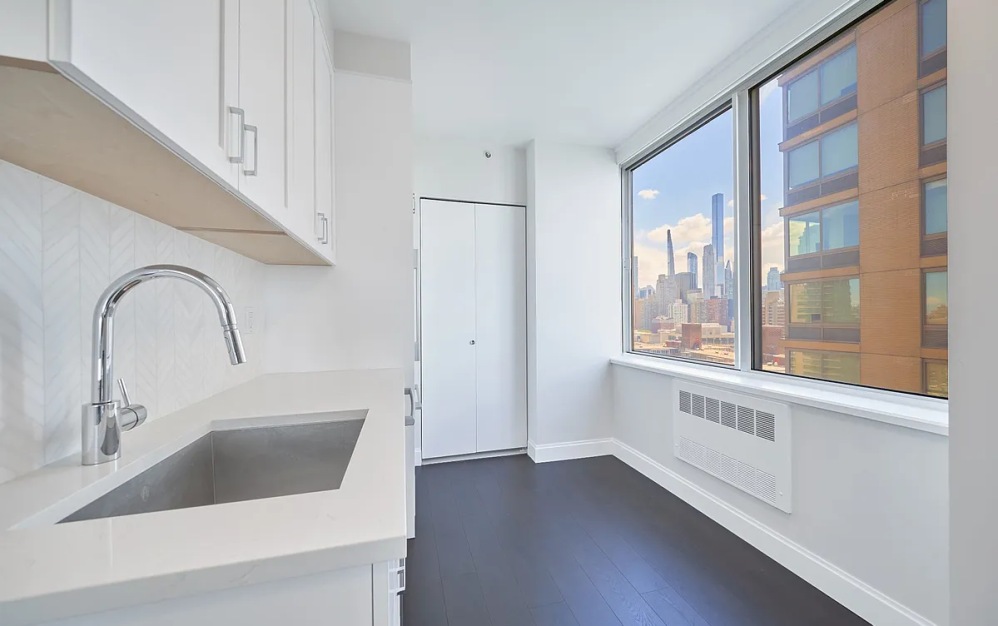 23C - 1 bedroom floorplan layout with 1 bathroom and 814 square feet (Floor 7)