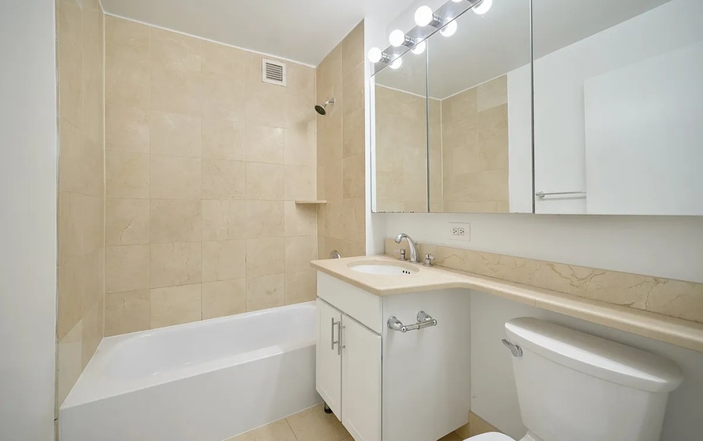 5E - 1 bedroom floorplan layout with 1 bathroom and 727 square feet (Floor 12)