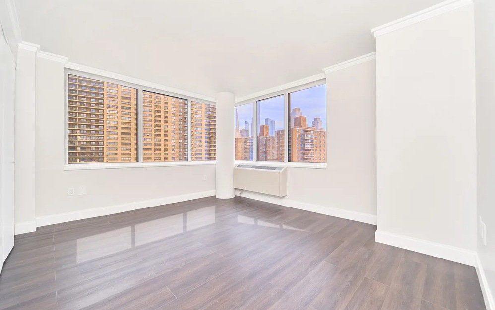 11E - 1 bedroom floorplan layout with 1 bathroom and 761 square feet (Floor 11)