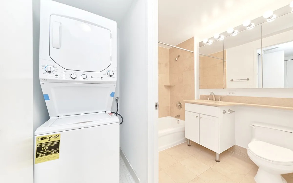 16H - 1 bedroom floorplan layout with 1 bathroom and 852 square feet (Floor 13)