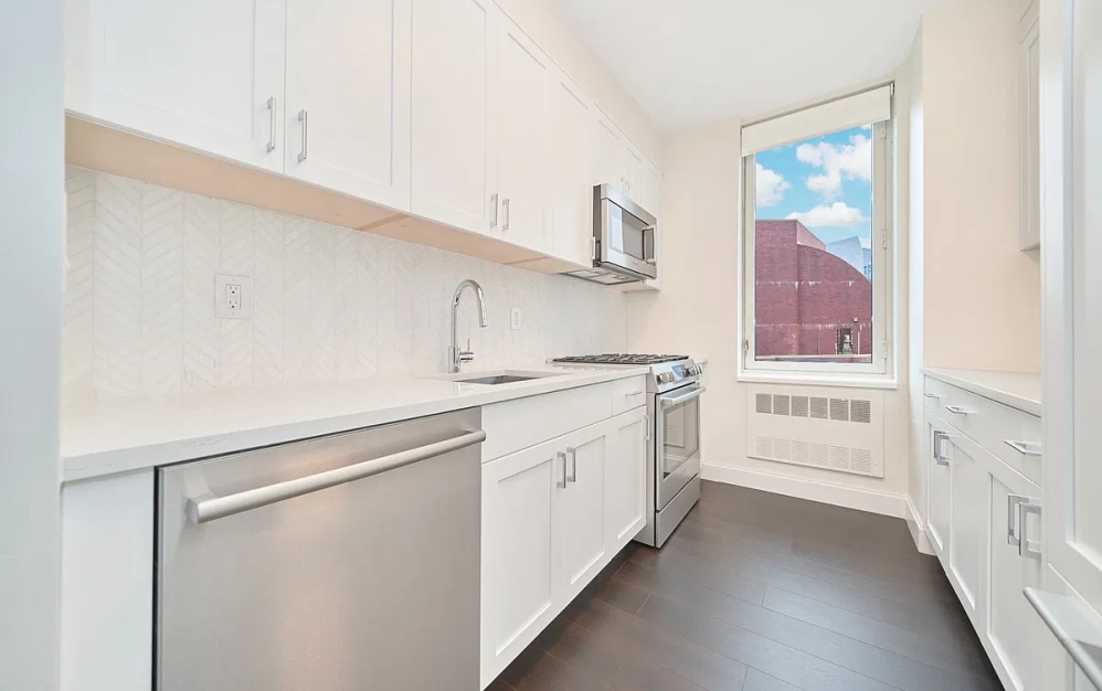 23F - 2 bedroom floorplan layout with 2 bathrooms and 1207 square feet (Floor 6)