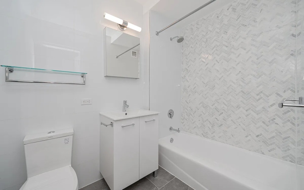615 - 1 bedroom floorplan layout with 1 bathroom and 697 square feet (Floor 9)