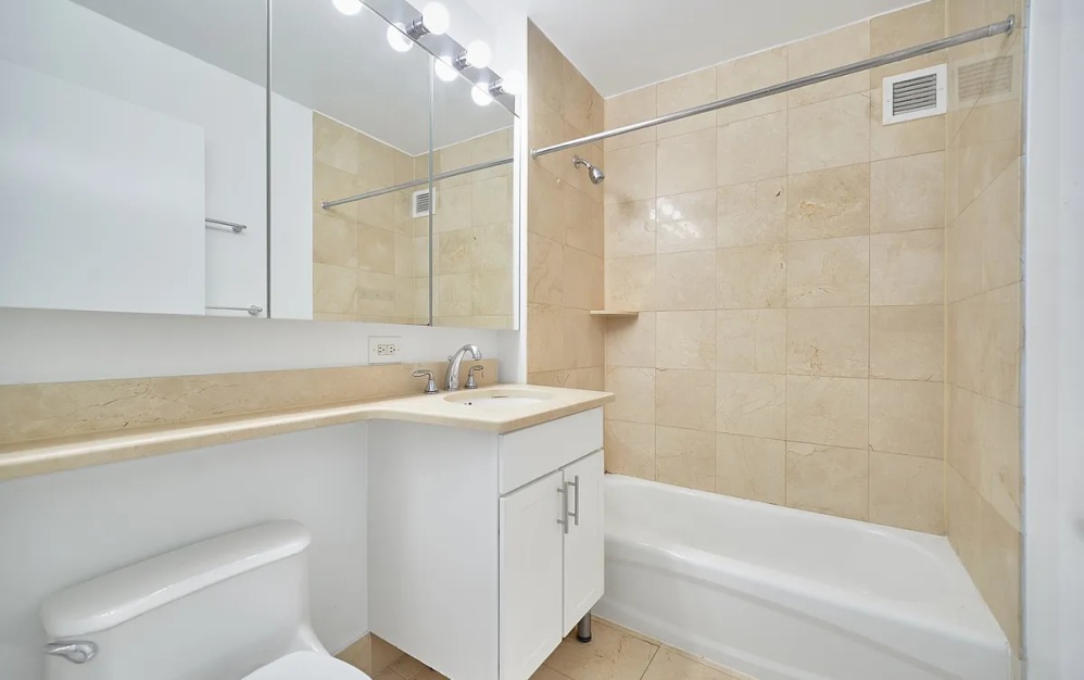 8T - 1 bedroom floorplan layout with 1 bathroom and 662 square feet (Floor 10)