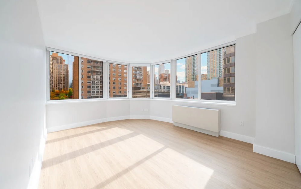 1005 - 1 bedroom floorplan layout with 1 bathroom and 778 square feet (Floor 7)