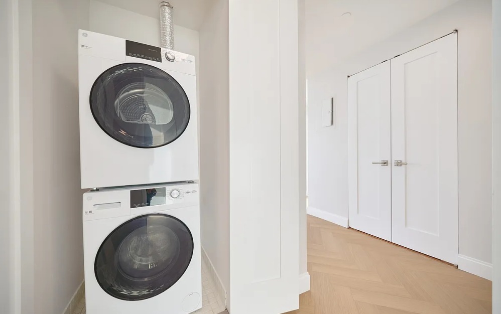 32F - 2 bedroom floorplan layout with 2 bathrooms and 1207 square feet (Floor 20)