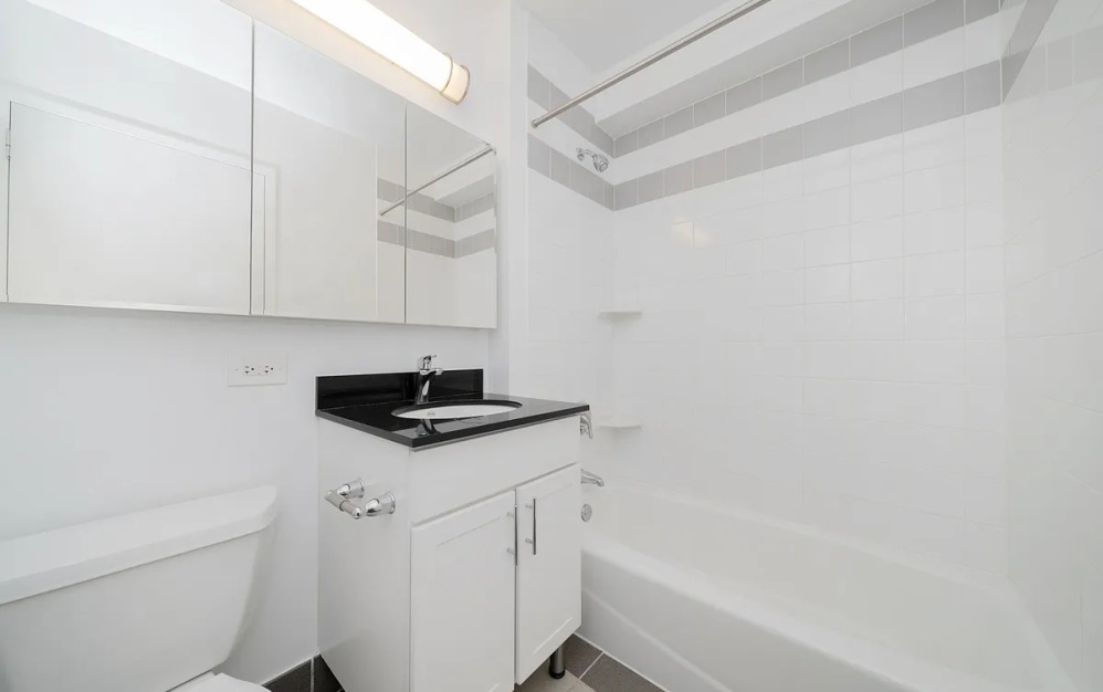 1527 - 2 bedroom floorplan layout with 2 bathrooms and 1140 square feet (Floor 13)