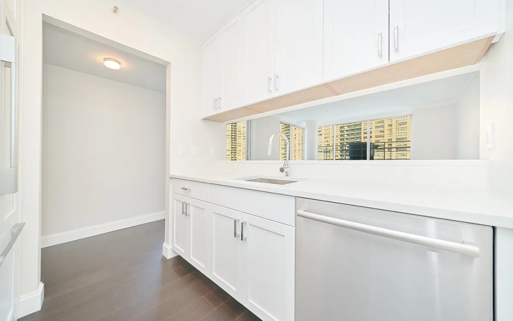 11U - 2 bedroom floorplan layout with 2 bathrooms and 1081 square feet (Floor 8)