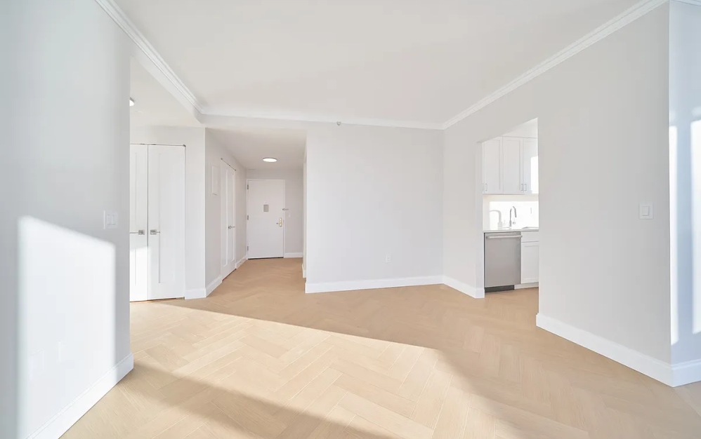 32F - 2 bedroom floorplan layout with 2 bathrooms and 1207 square feet (Floor 7)