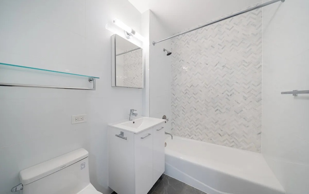 1005 - 1 bedroom floorplan layout with 1 bathroom and 778 square feet (Floor 10)