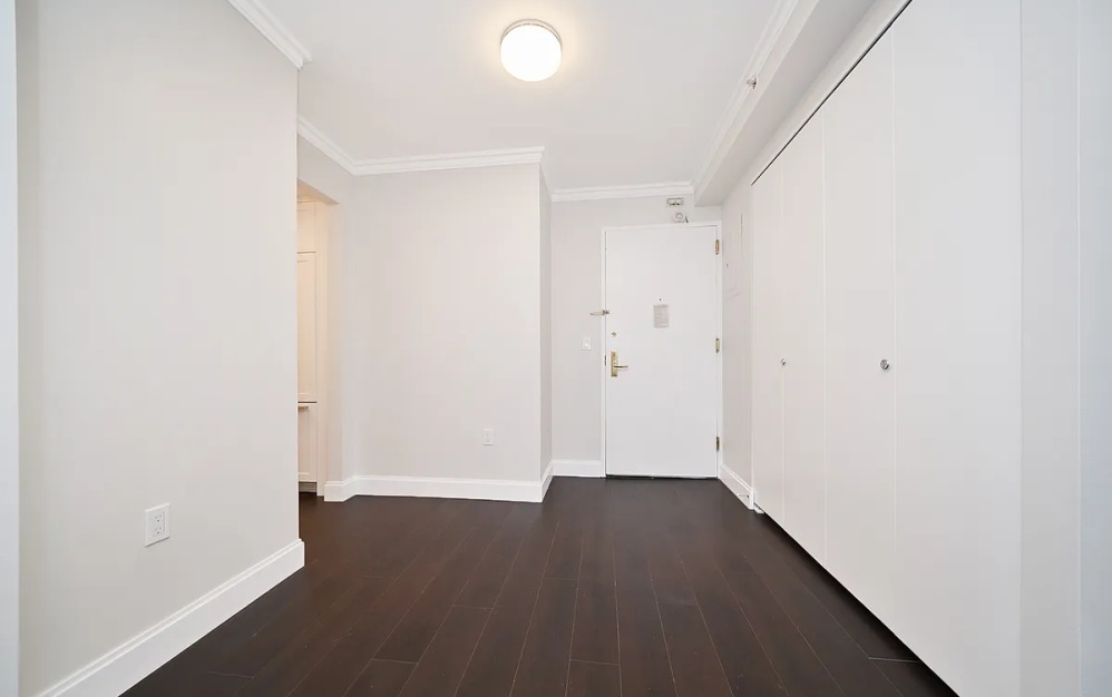 15J - 1 bedroom floorplan layout with 1 bathroom and 702 square feet (Floor 6)
