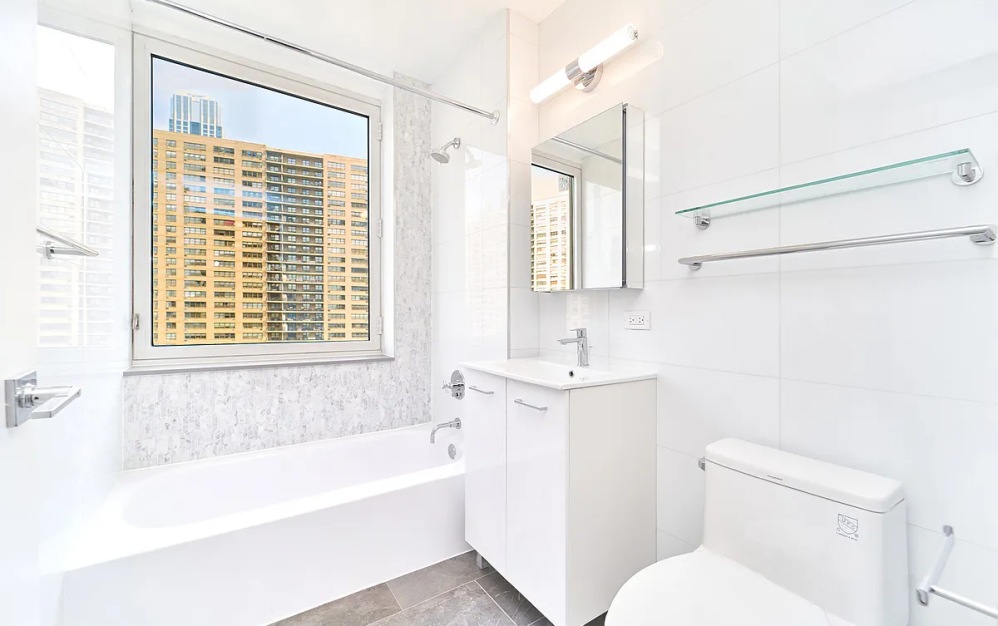 11E - 1 bedroom floorplan layout with 1 bathroom and 761 square feet (Floor 13)
