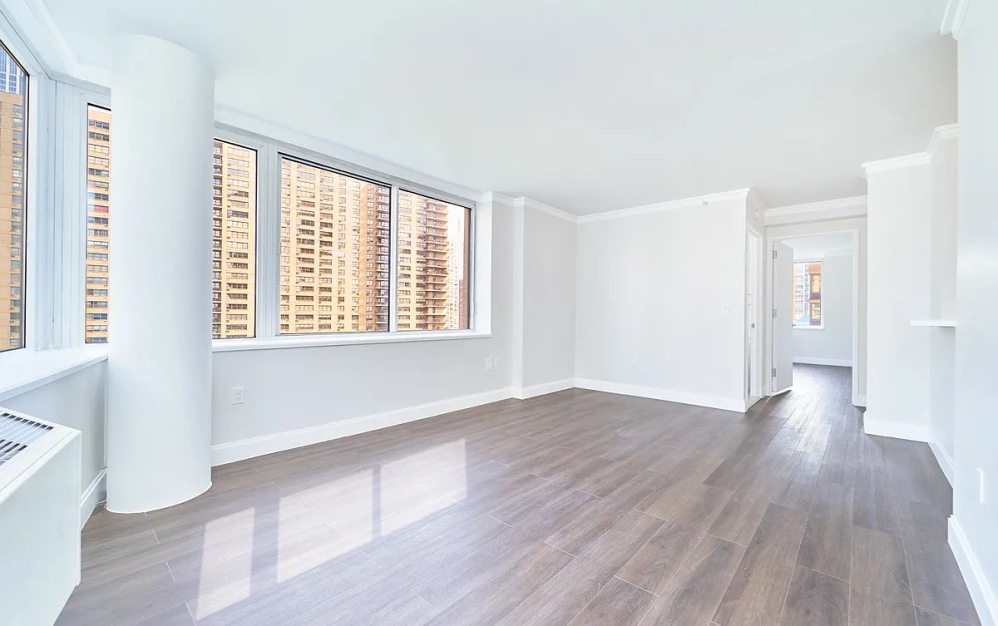 11E - 1 bedroom floorplan layout with 1 bathroom and 761 square feet (Floor 4)