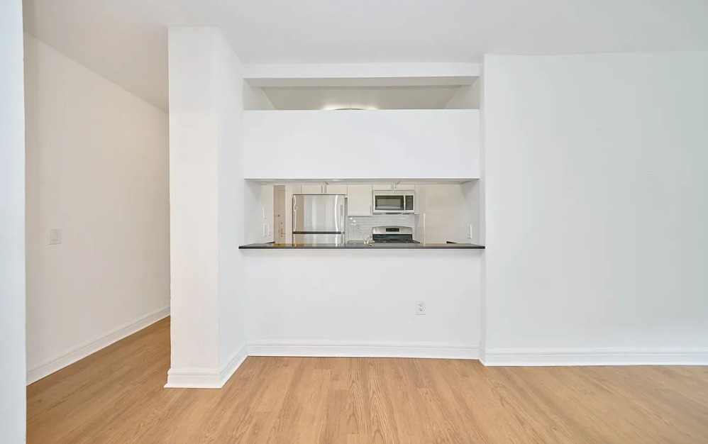 5E - 1 bedroom floorplan layout with 1 bathroom and 727 square feet (Floor 4)