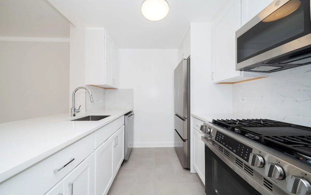 625 - Studio floorplan layout with 1 bathroom and 574 square feet (Floor 7)