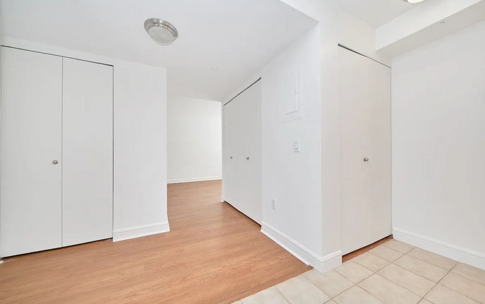 12F - Studio floorplan layout with 1 bathroom and 421 square feet (Floor 9)